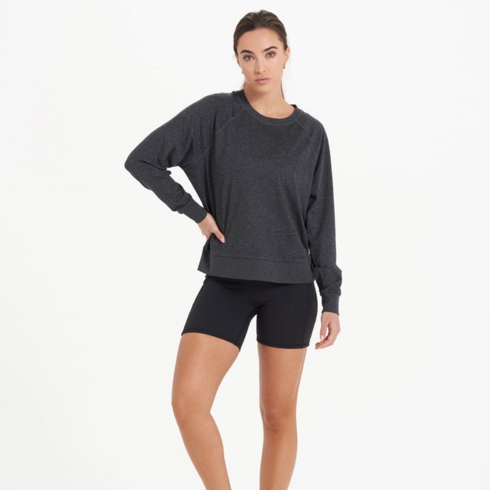 Vuori Long-Sleeve Halo Crew Women's DreamKnit™ Pullover. Small. Charcoal Heather
